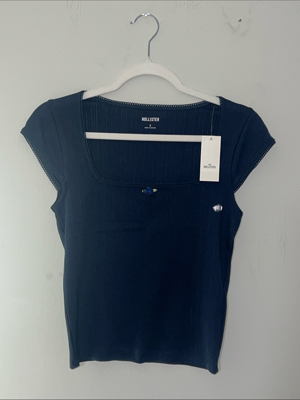 NWT Hollister Women's Dark Navy Square-Neck Ribbed Tee With Flower